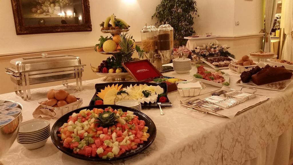 Hotel Villa Degli Angeli Castel Gandolfo Bagian luar foto
