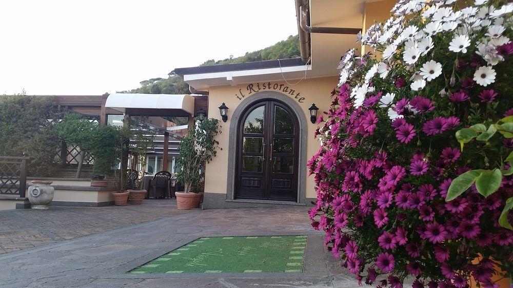 Hotel Villa Degli Angeli Castel Gandolfo Bagian luar foto
