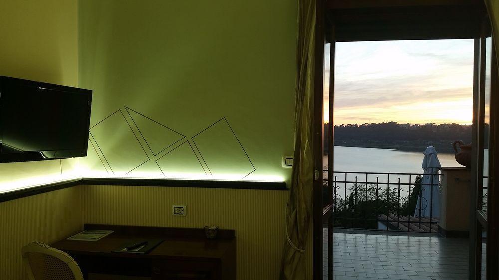 Hotel Villa Degli Angeli Castel Gandolfo Bagian luar foto
