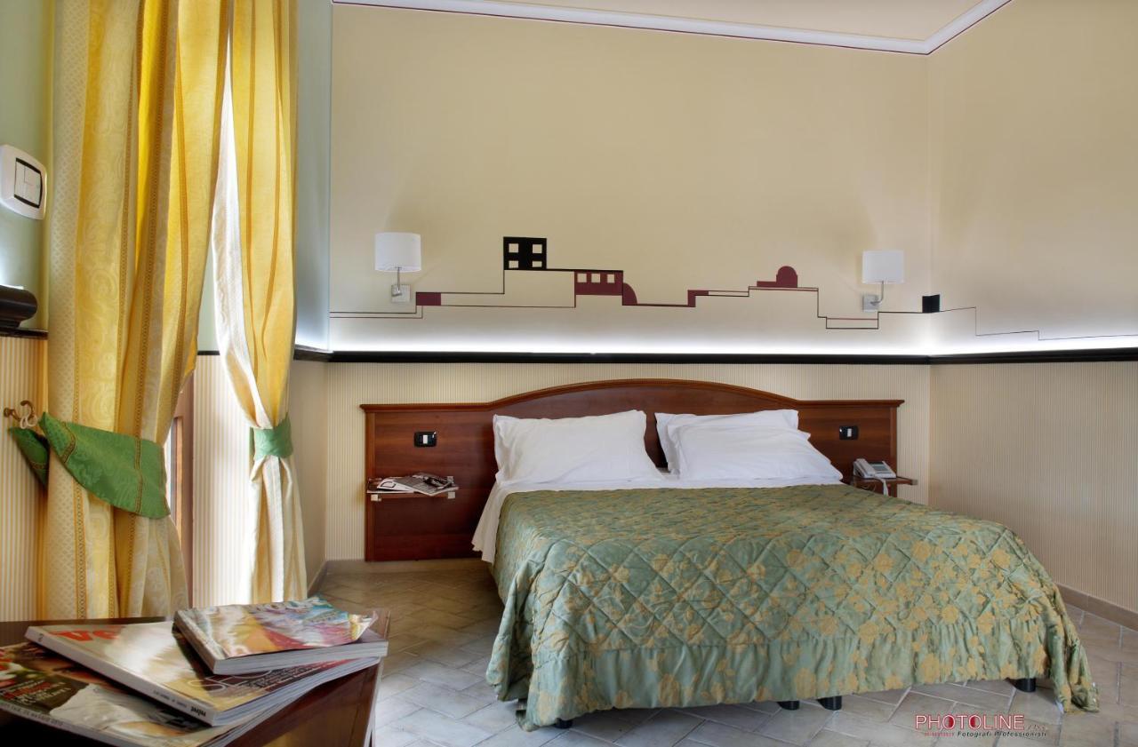 Hotel Villa Degli Angeli Castel Gandolfo Bagian luar foto