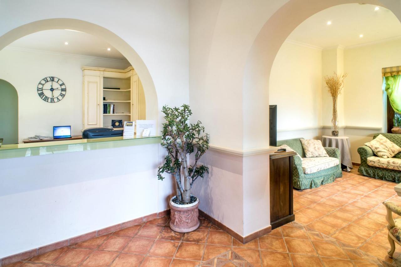 Hotel Villa Degli Angeli Castel Gandolfo Bagian luar foto